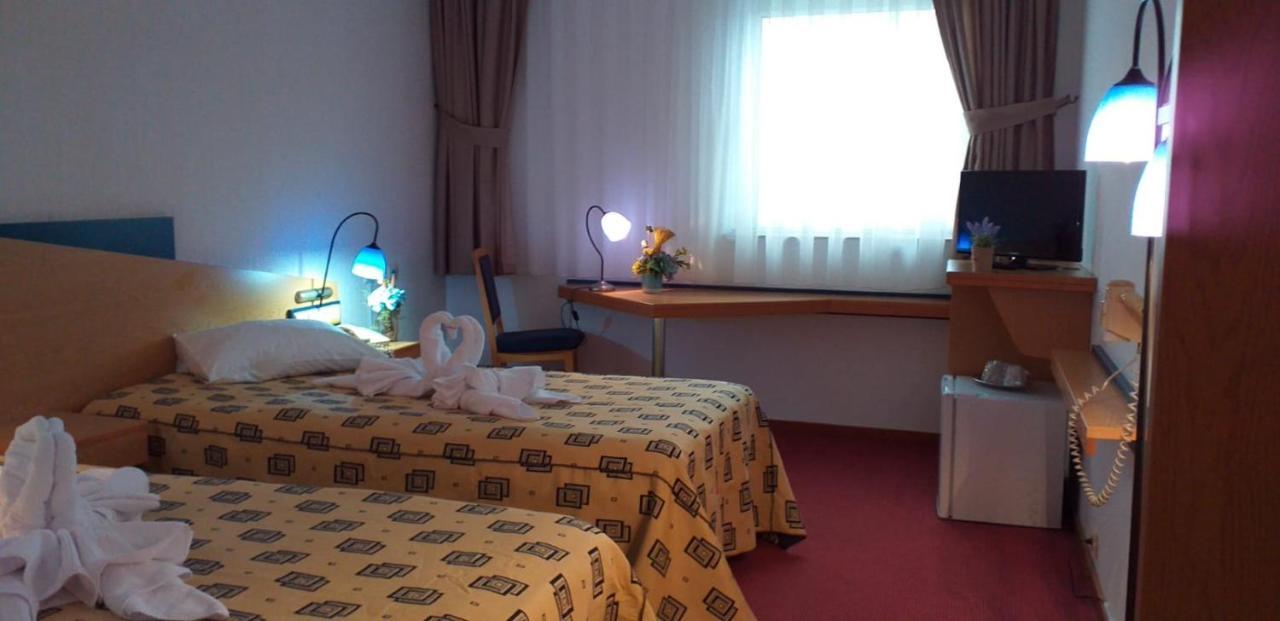 Iris Hotel Bors المظهر الخارجي الصورة